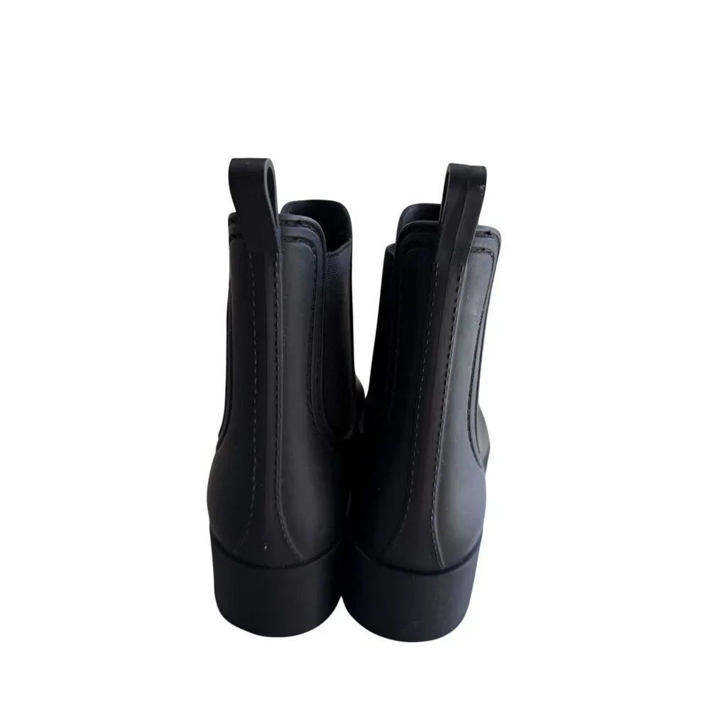 Jeffrey Campbell designed provide